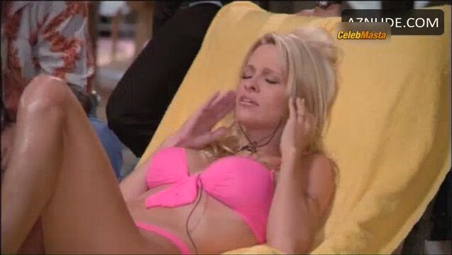 Pamela Anderson Swimsuit Scene In V.i.p. - Photo 2 of 5 photo 5