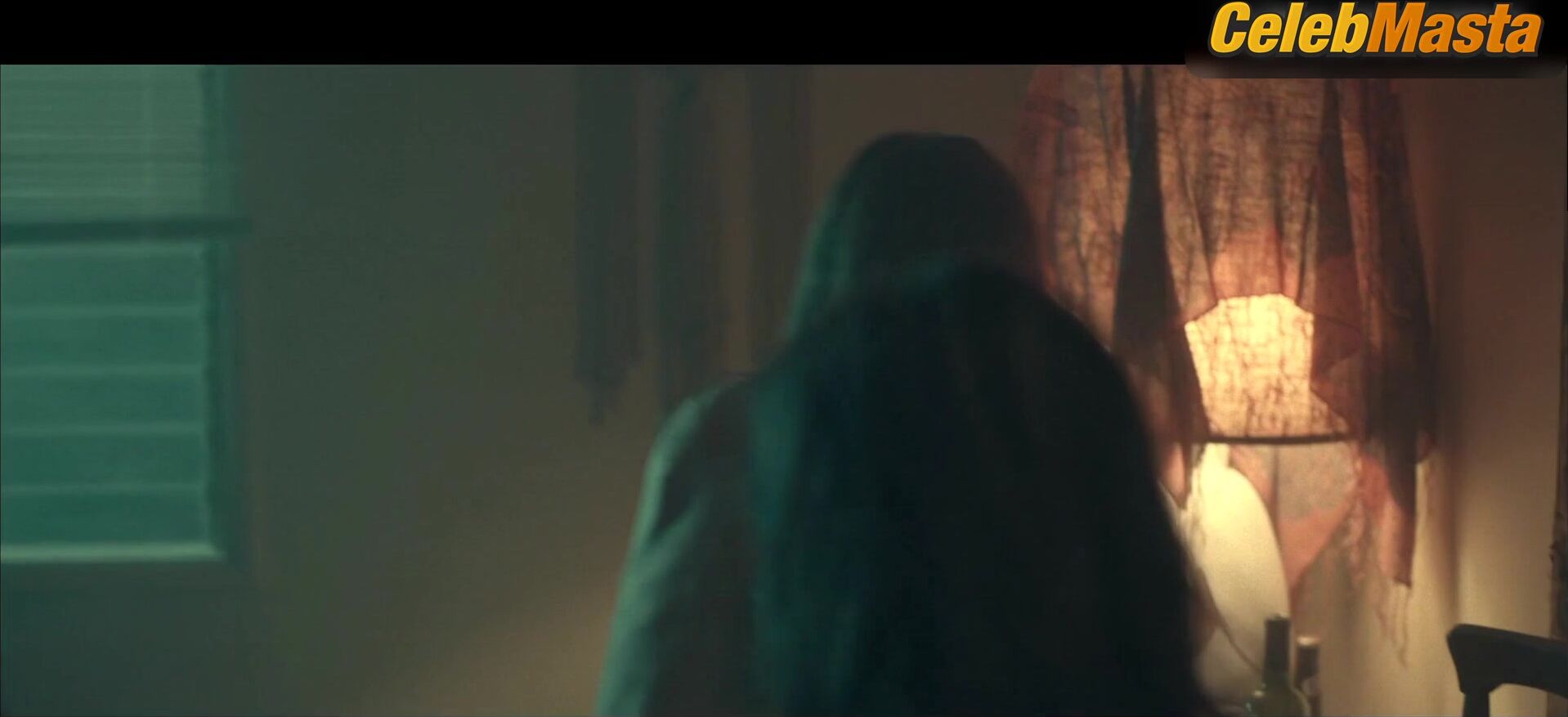 Riley Keough Shows Hot Scene In Daisy Jones & The Six - Photo 1 of 5 photo 5