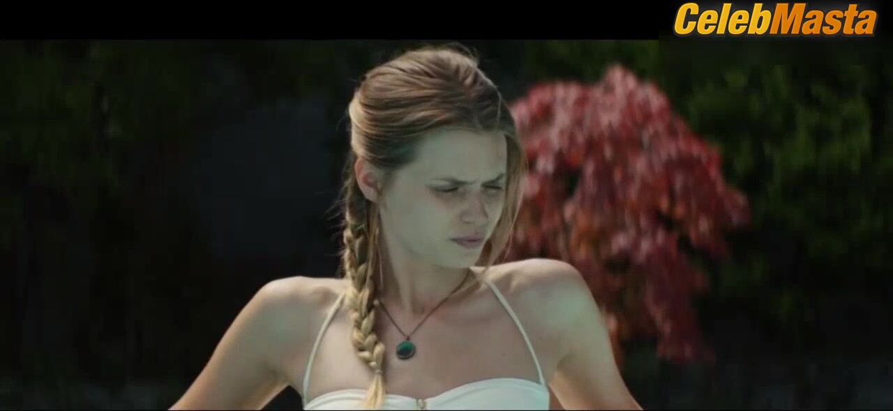 Abbey Lee Riley Keough And Swimsuit Scene In Welcome - Photo 2 of 5 photo 5