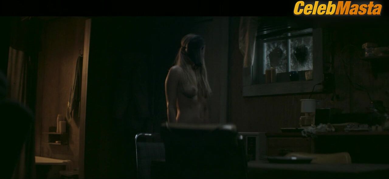 Riley Keough Tits, Ass Scene In Hold The Dark - Photo 2 of 5