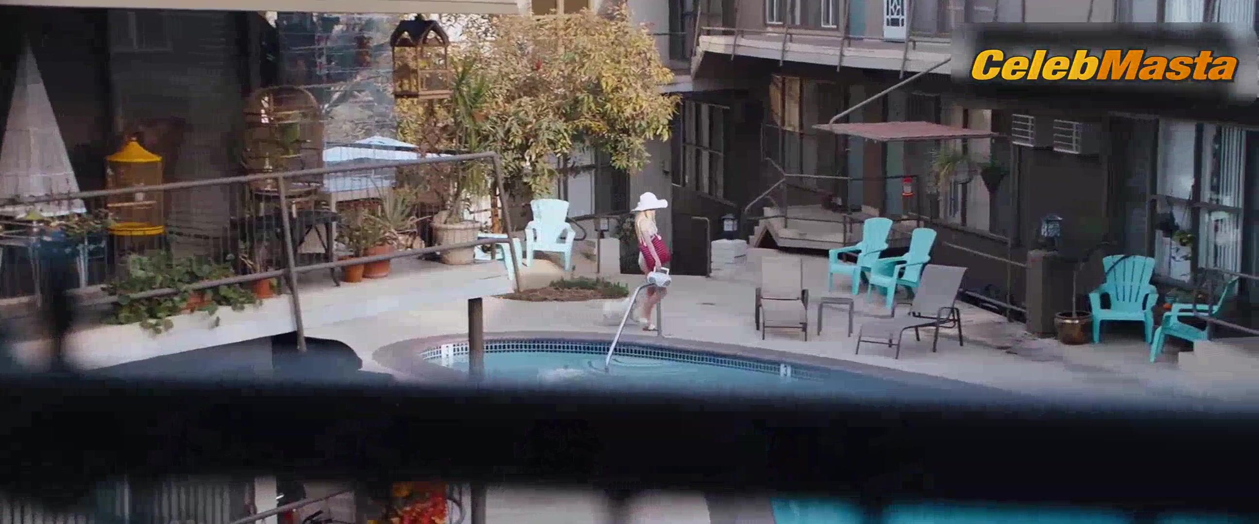 Riley Keough Tits, Swimsuit Scene From Under The Silver - Photo 2 of 5 photo 1
