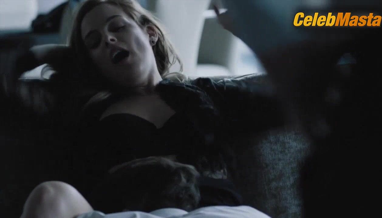 Riley Keough Goes Naked In A Scene From The Girlfriend - Photo 1 of 5 photo 2