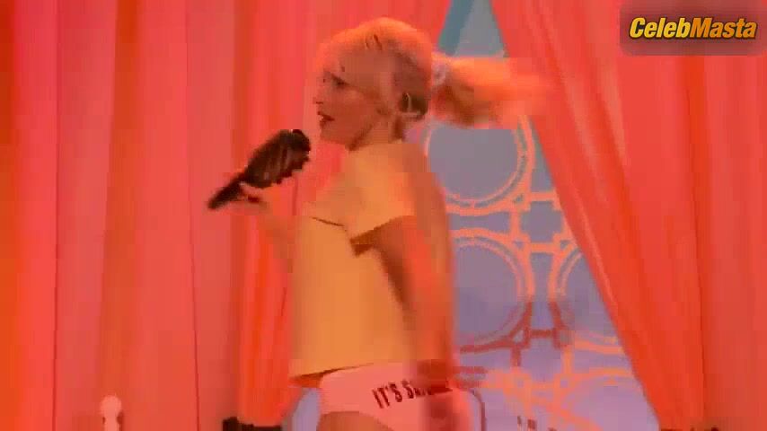 Sabrina Carpenter ’s Steamy Scene In Taste - Photo 1 of 5 photo 4