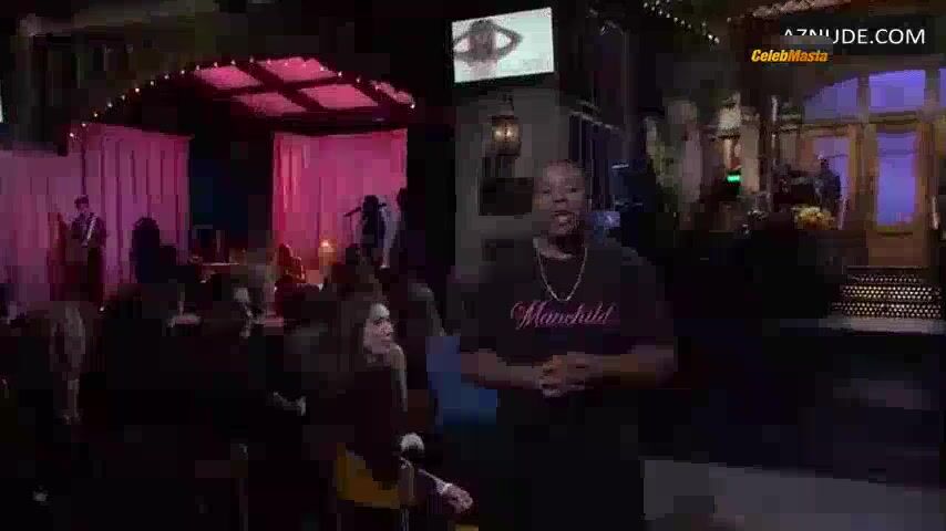 Sabrina Carpenter Shows Underwear Scene In Saturday Night Live - Photo 1 of 5