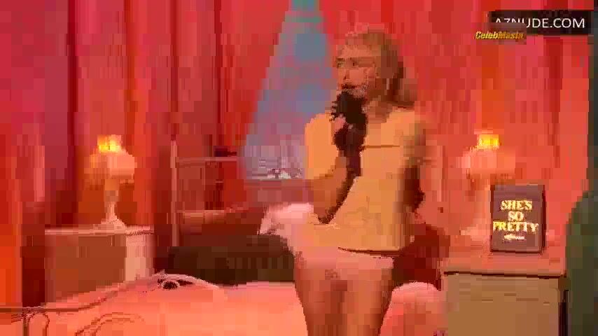 Sabrina Carpenter Shows Underwear Scene In Saturday Night Live - Photo 1 of 5 photo 2