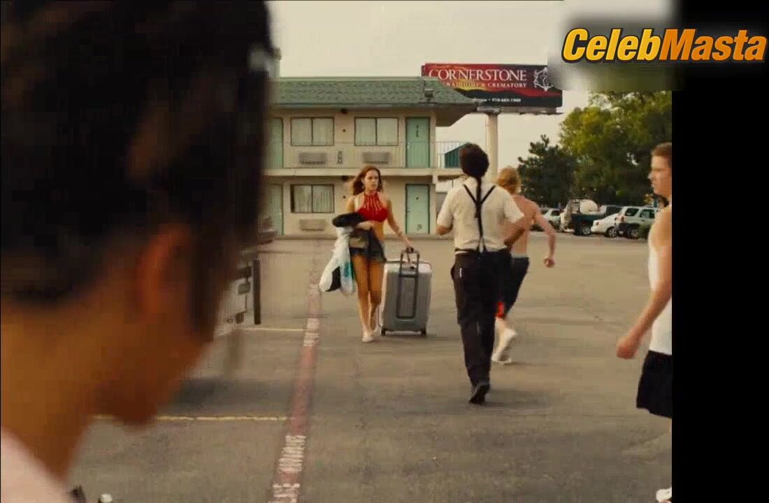 Riley Keough ’s Sexy Scene From American Honey - Photo 2 of 5 photo 1