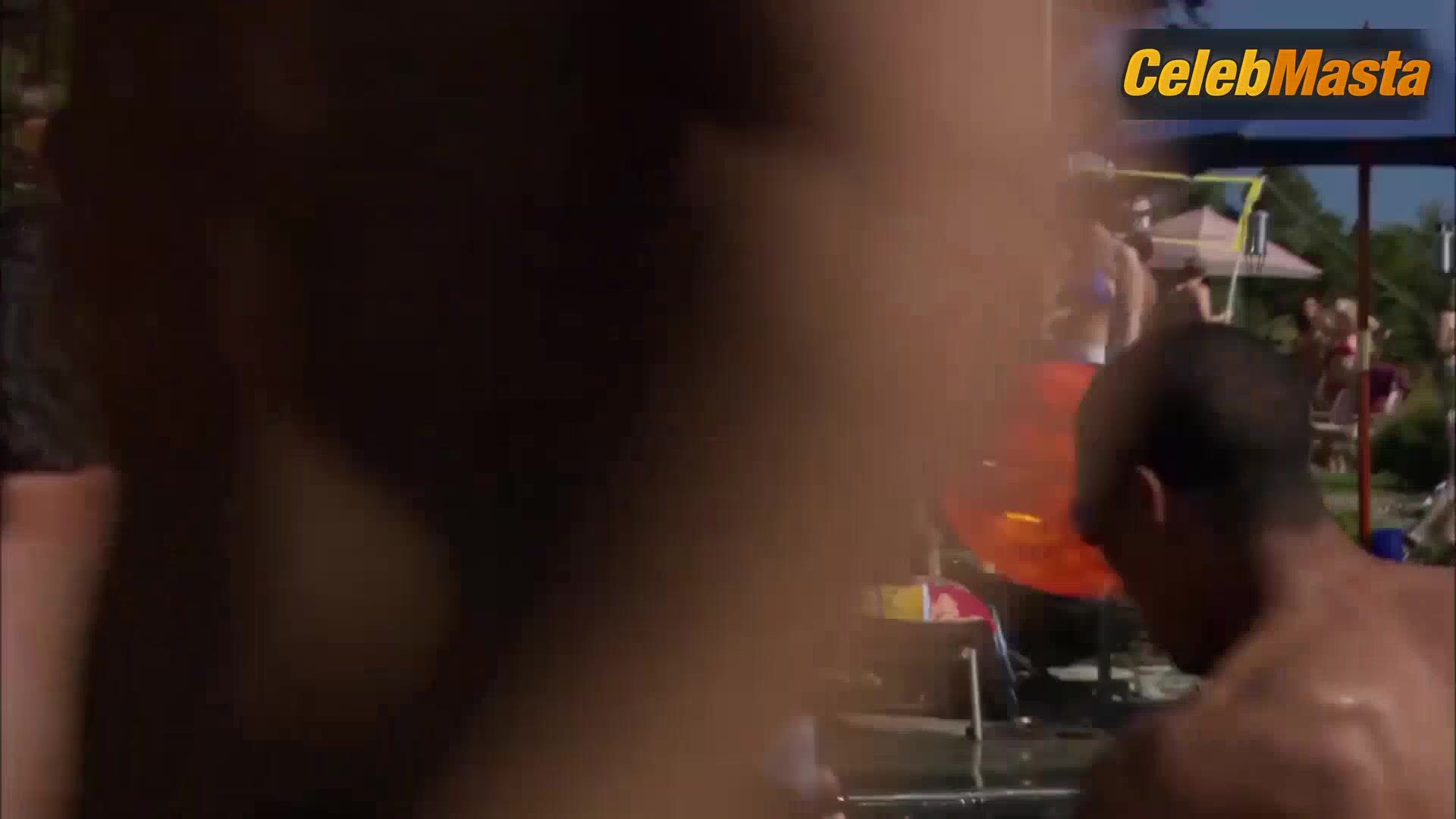 Chelsea Hobbs Sara Paxton And Swimsuit Scene From The - Photo 1 of 5