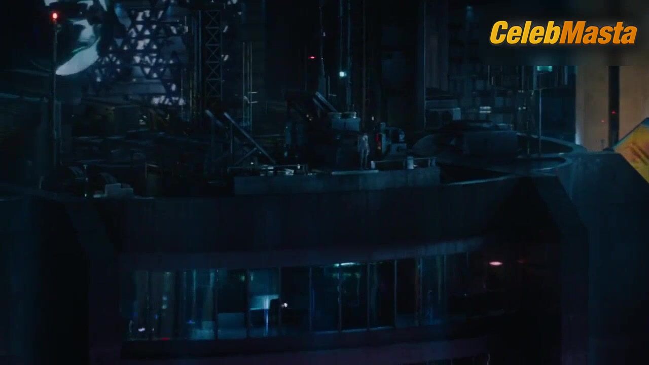 Scarlett Johansson Shows Cgi Scene In Ghost In The Shell - Photo 5 of 5 photo 1