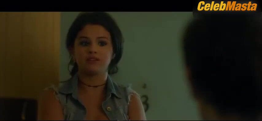 Selena Gomez Tits Scene From The Fundamentals Of Caring - Photo 2 of 5