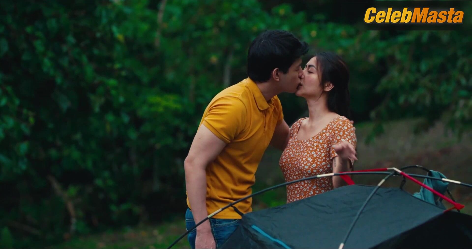 Rob Guinto Flaunts Tits Scene In Ligaw - Photo 1 of 5