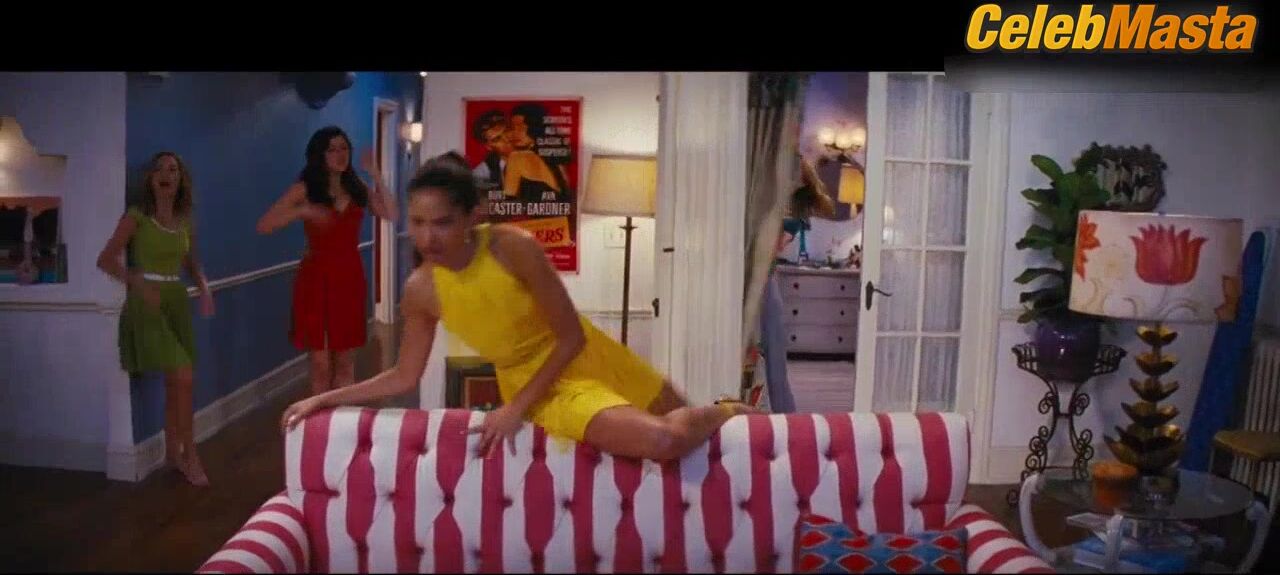 Sonoya Mizuno ’s Underwear Scene In La La Land - Photo 2 of 5 photo 4