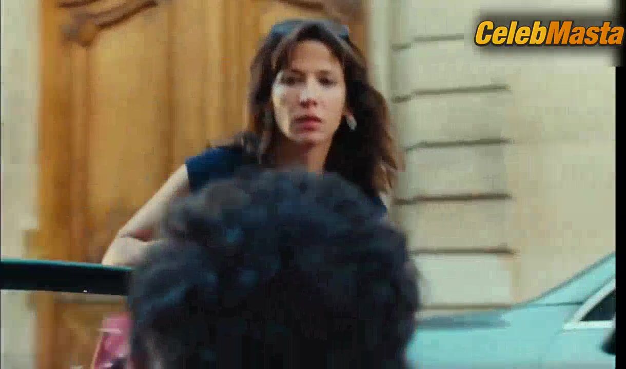 Sophie Marceau Ass, Tits Scene From Un Bonheur - Photo 2 of 5 photo 1