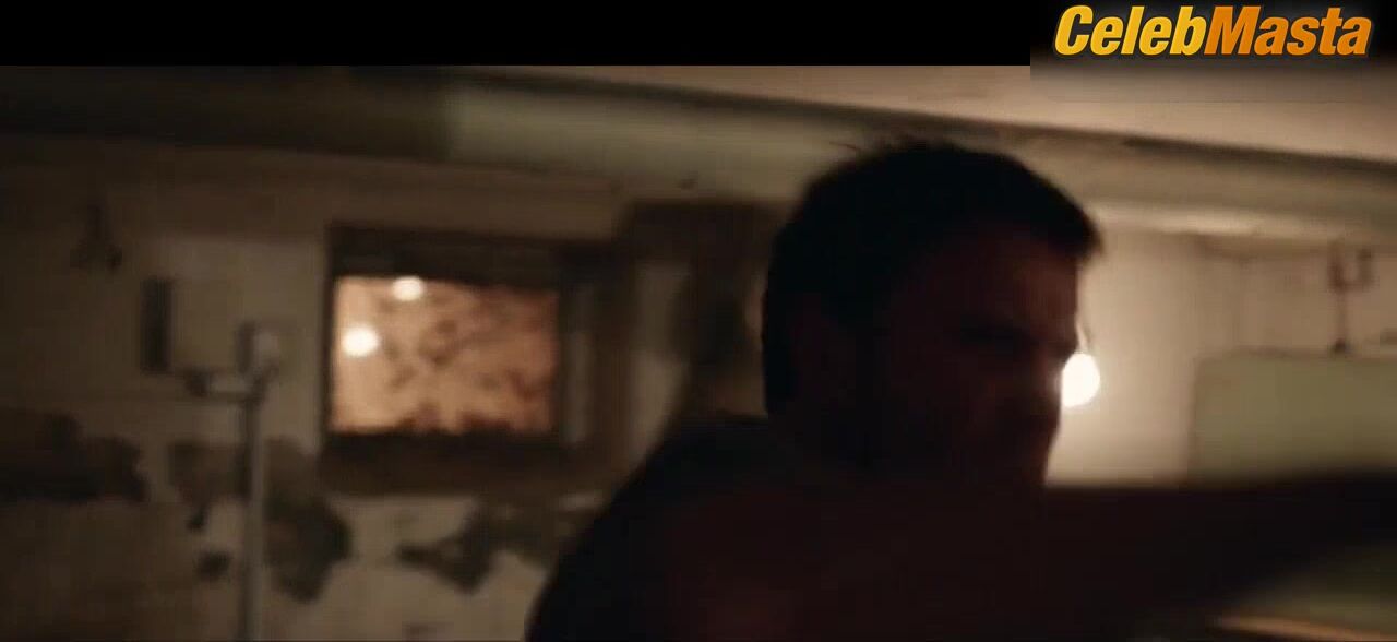 Teresa Palmer Reveals Tits In Berlin Syndrome Scene - Photo 2 of 5 photo 4