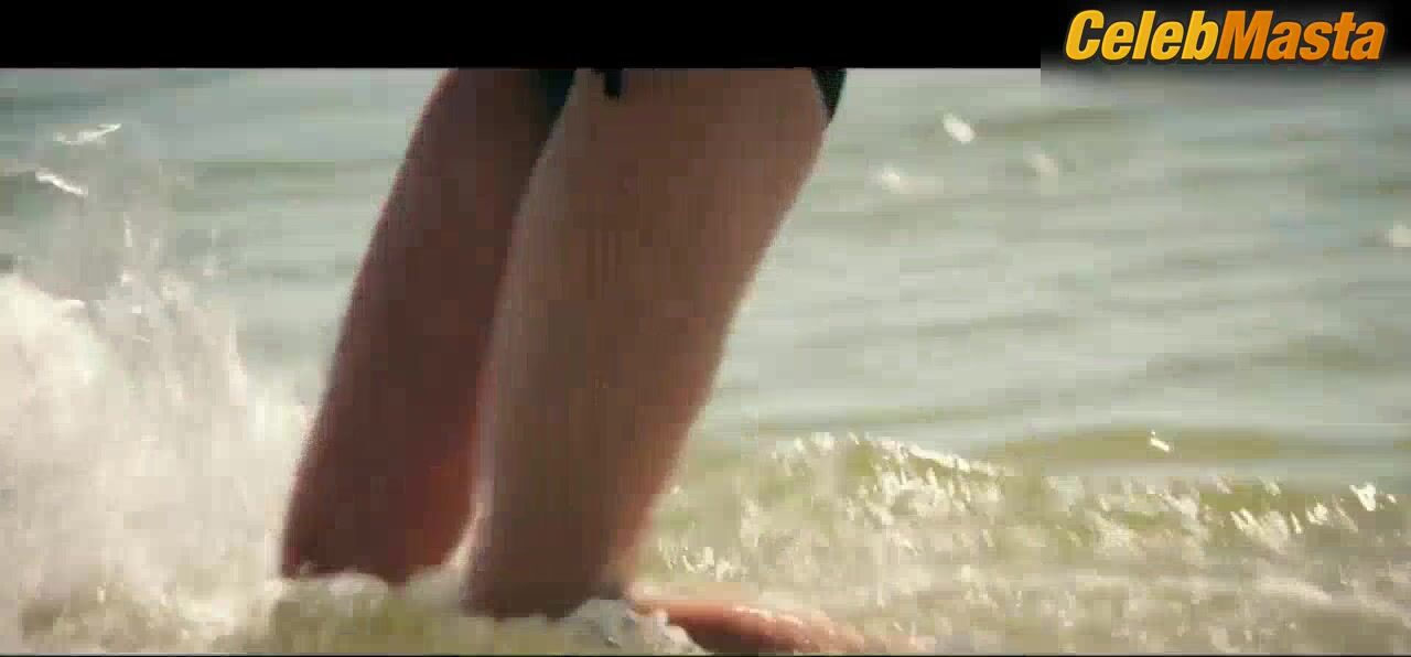 Teresa Palmer Swimsuit Scene In The Choice - Photo 3 of 5 photo 2
