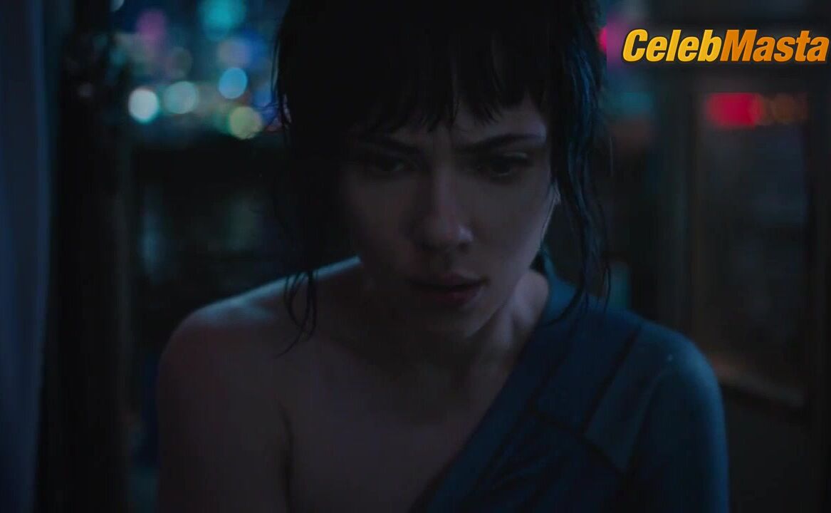 Scarlett Johansson Flaunts Sexy Scene In Ghost In The Shell - Photo 3 of 5 photo 1