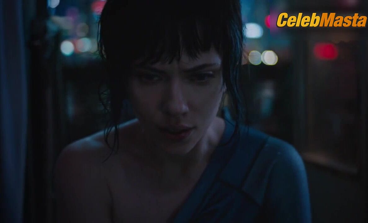 Scarlett Johansson Flaunts Sexy Scene In Ghost In The Shell - Photo 3 of 5 photo 2