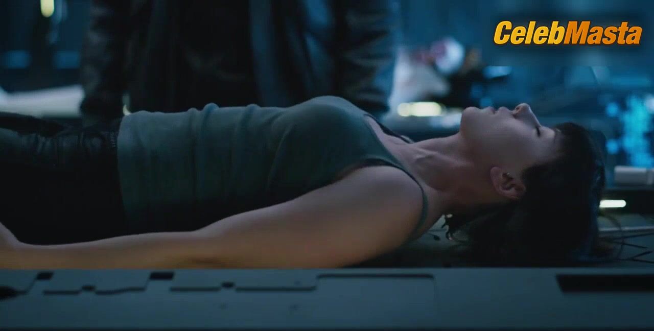 Scarlett Johansson Reveals Hot Scene In Ghost In The Shell - Photo 2 of 5 photo 1
