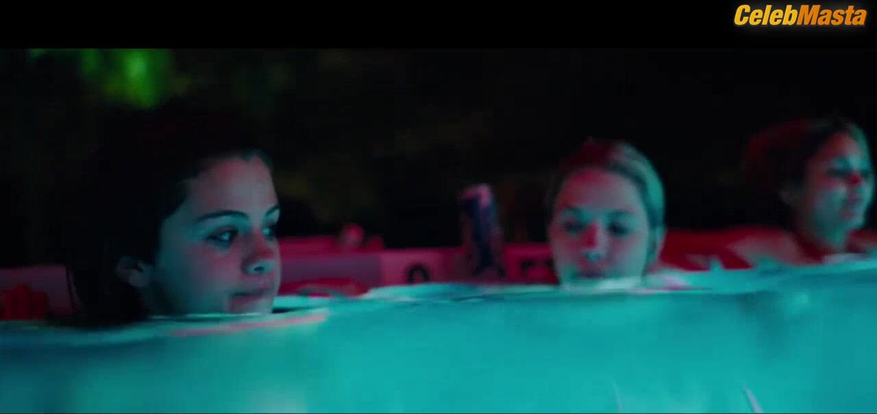 Selena Gomez Booty, Boobs Scene In Spring Breakers - Photo 1 of 5 photo 2