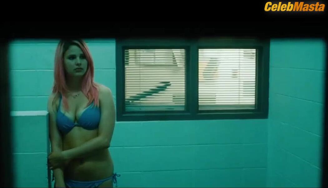 Selena Gomez Booty, Boobs Scene In Spring Breakers - Photo 1 of 5 photo 4