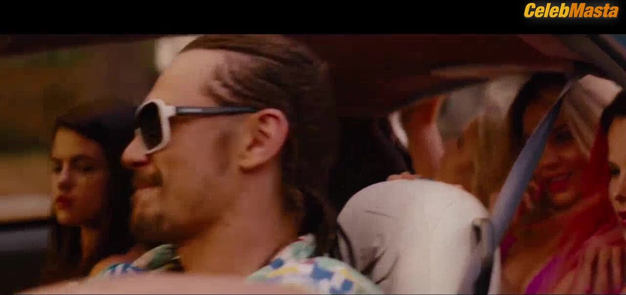 Selena Gomez Booty, Boobs Scene In Spring Breakers - Photo 1 of 5 photo 5