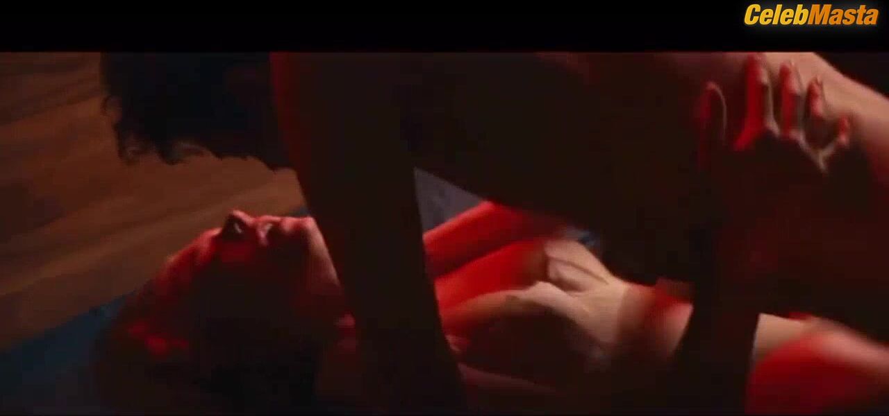 Sophie Turner Thong Scene From Heavy - Photo 2 of 5 photo 4