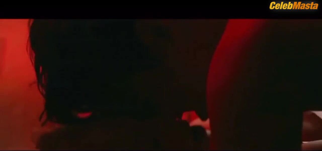 Sophie Turner Thong Scene From Heavy - Photo 2 of 5 photo 5