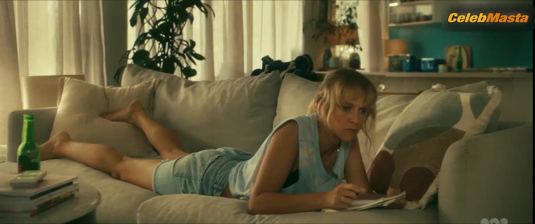 Teresa Palmer Tits, Underwear Scene From The Family Next - Photo 2 of 5 photo 1