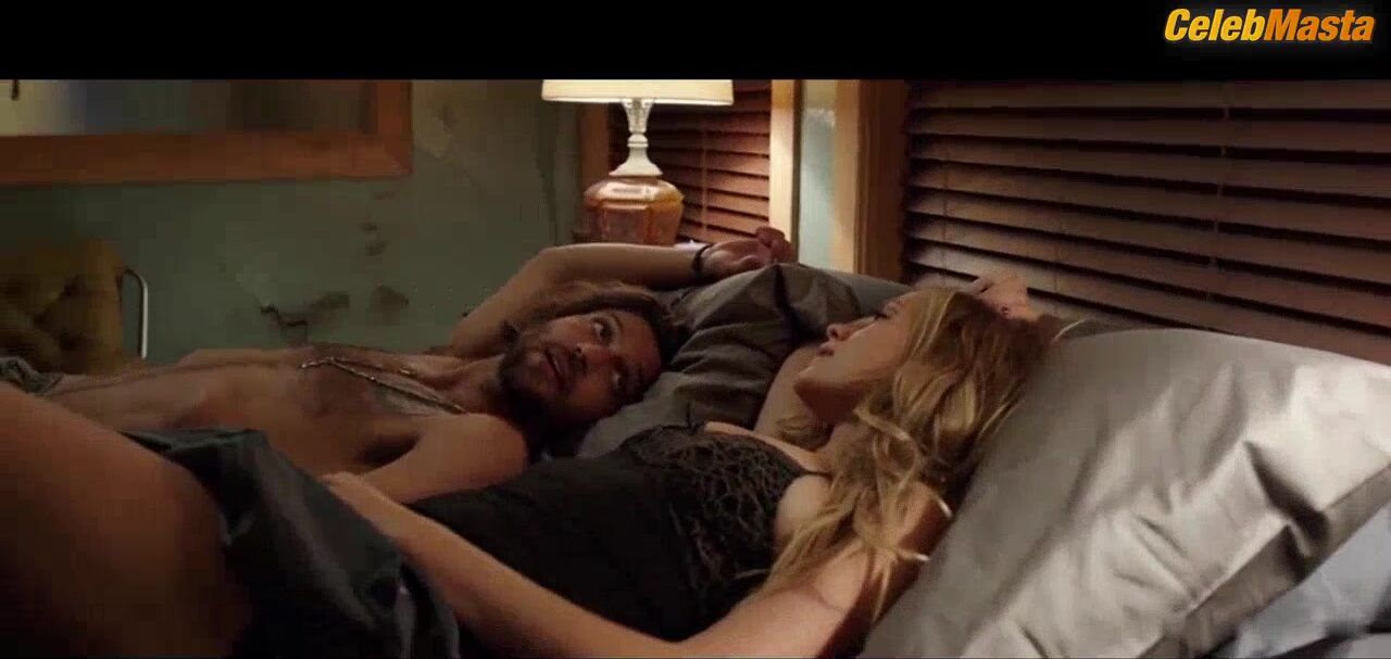 Teresa Palmer ’s Underwear Scene From Lights Out - Photo 2 of 5 photo 1