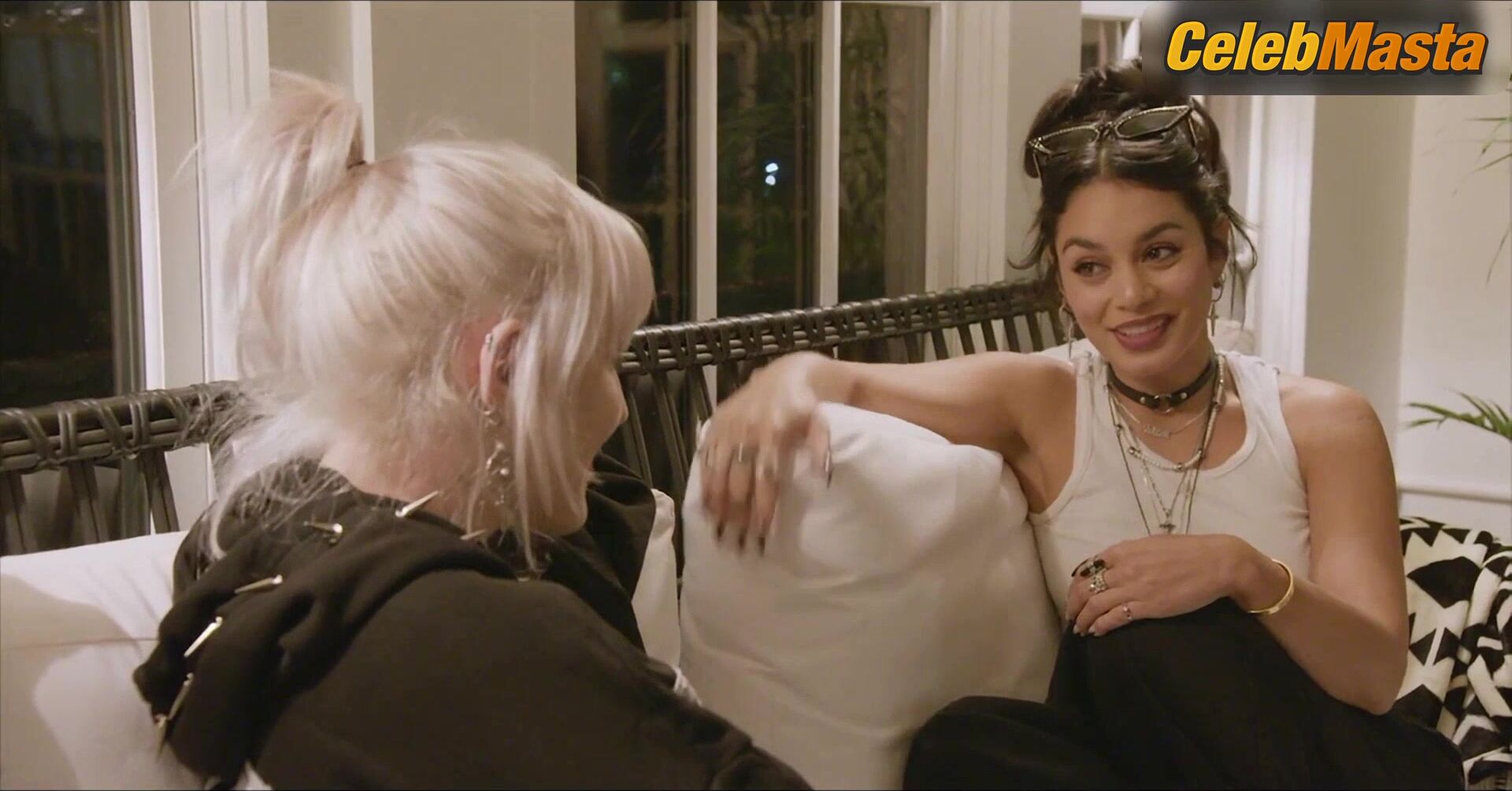 Vanessa Hudgens Sexy Scene In Dead Hot - Photo 2 of 5 photo 4