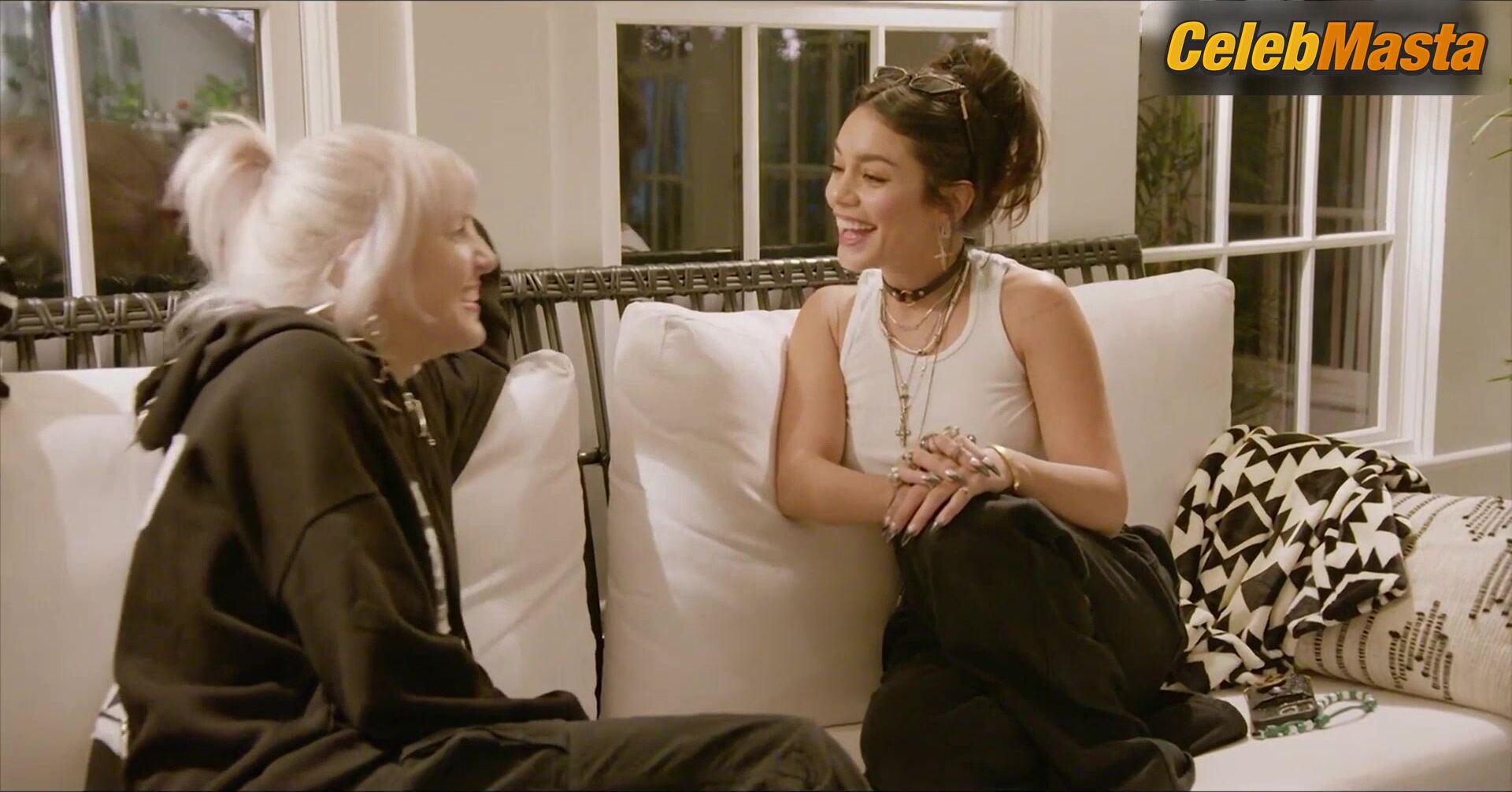 Vanessa Hudgens Sexy Scene In Dead Hot - Photo 2 of 5 photo 5