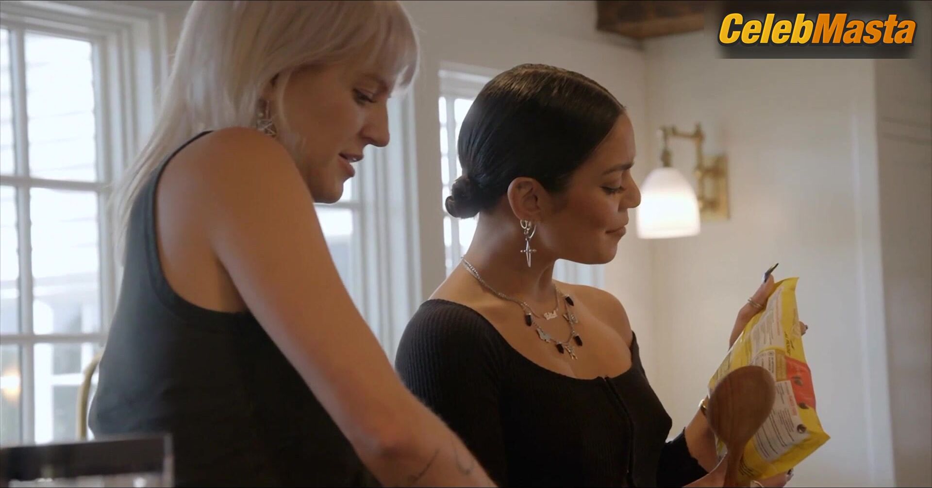 Gg Magree Vanessa Hudgens And Hot Scene In Dead Hot - Photo 1 of 5 photo 5