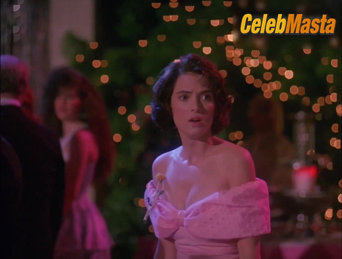 Winona Ryder ’s Tits Scene From Welcome Home, Roxy - Photo 3 of 5 photo 5