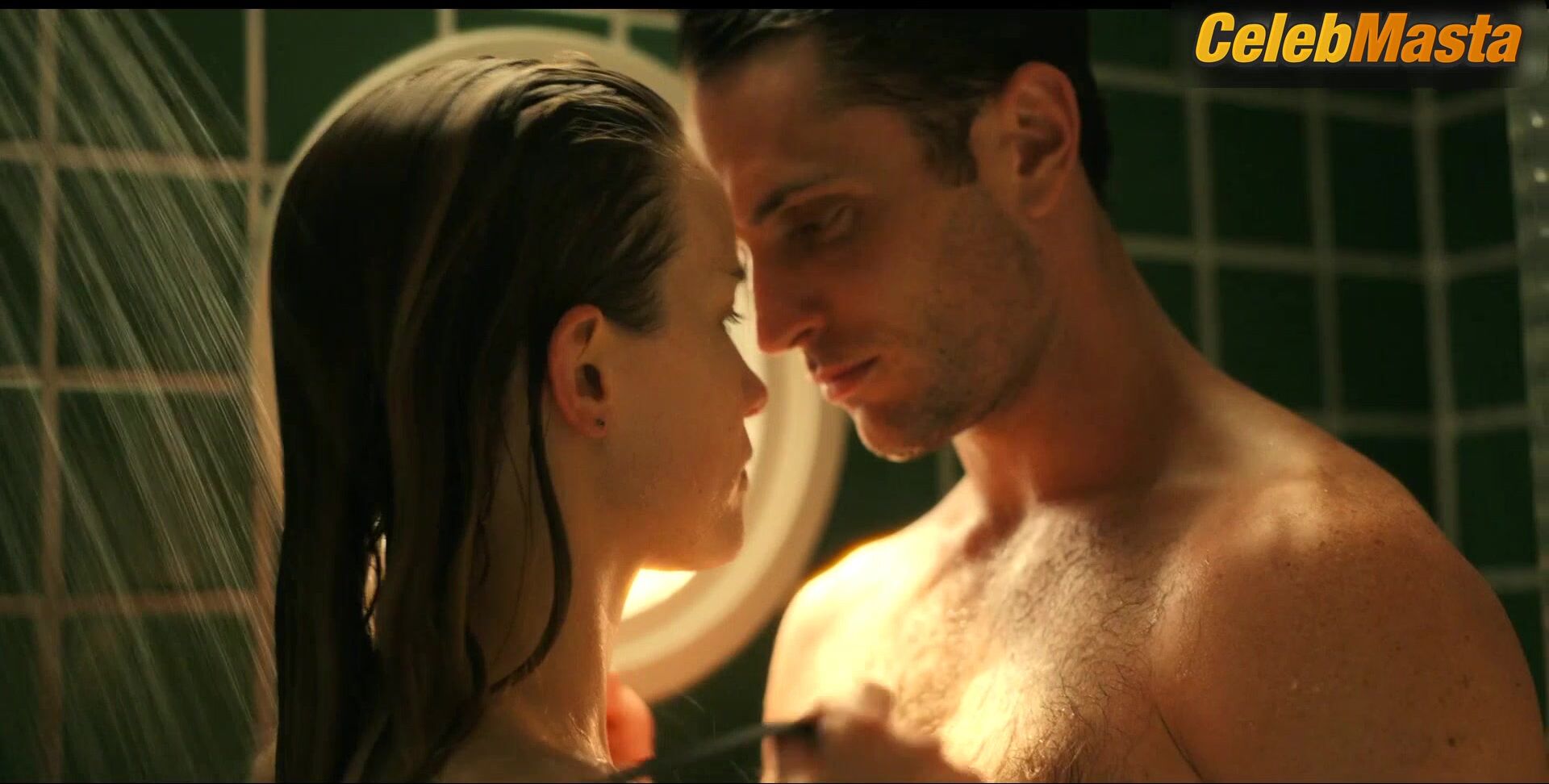 Willa Fitzgerald Underwear Scene In Pulse Movie - Photo 2 of 5