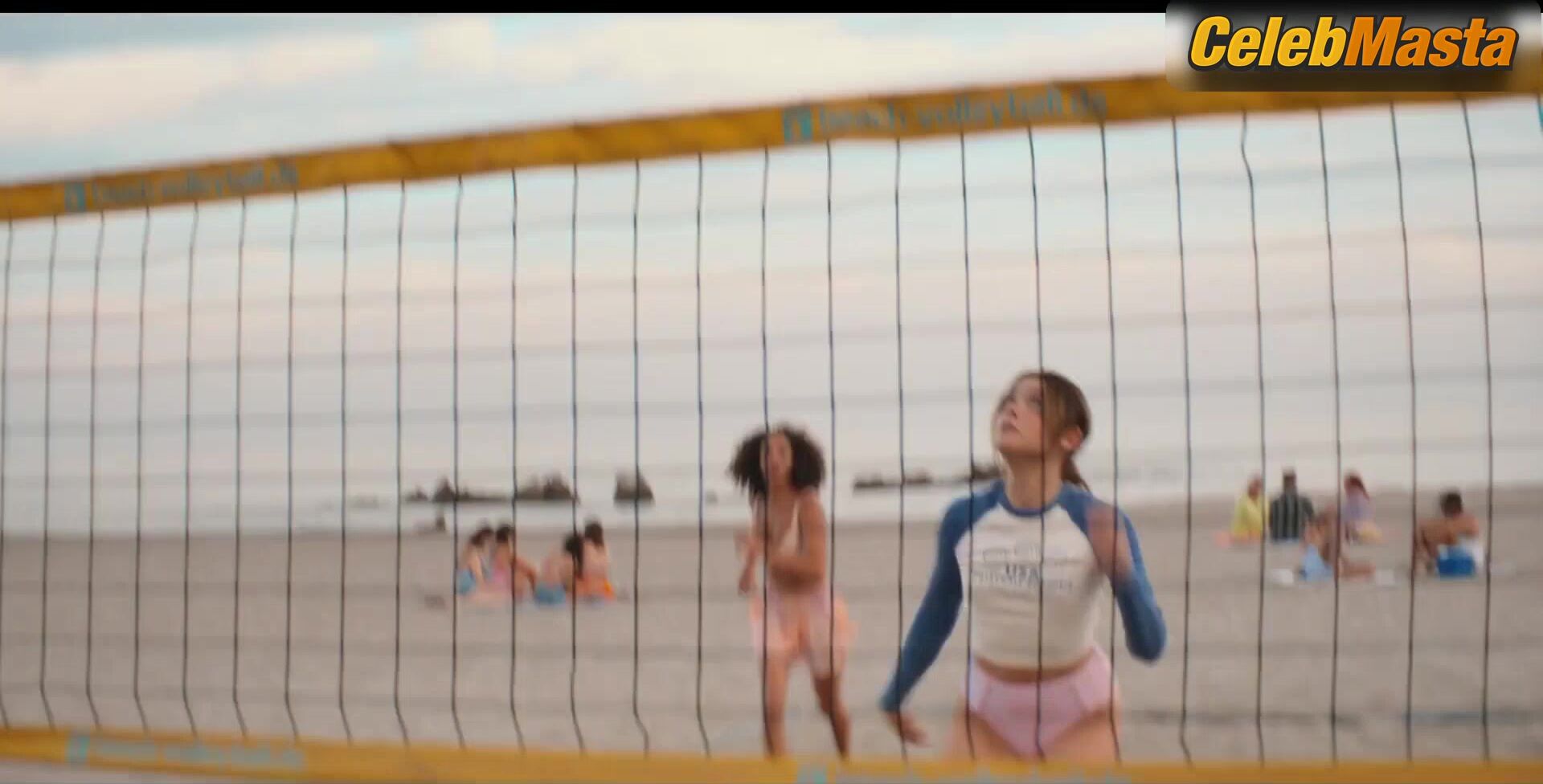 Eva Ruiz Nicole Wallace And Bares Swimsuit Scene In - Photo 3 of 5 photo 1