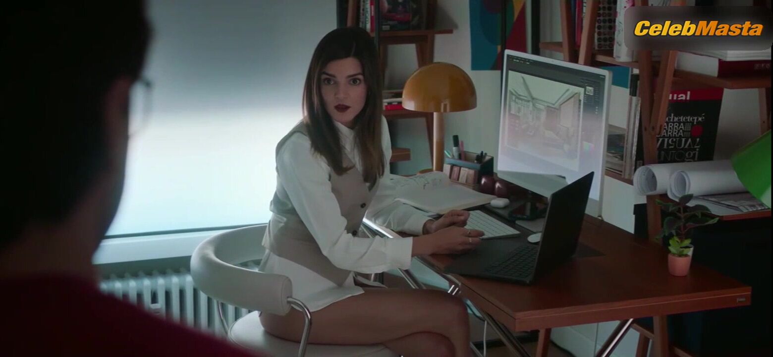Clara Lago ’s Underwear Scene From Un Lio De - Photo 1 of 5 photo 2