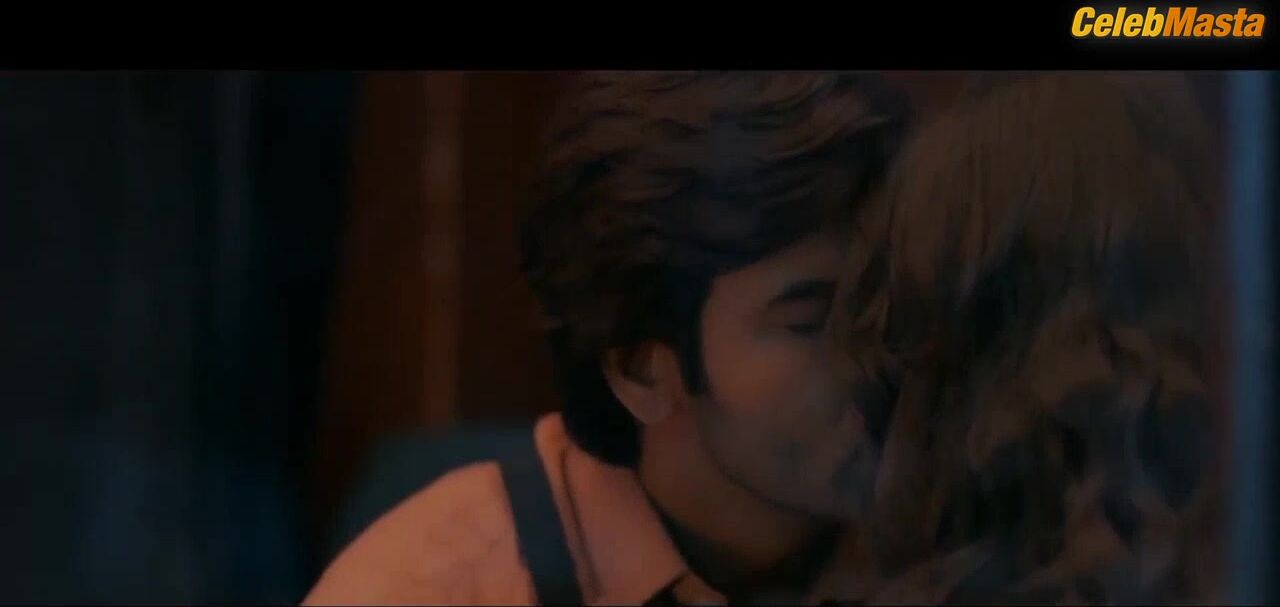 Avika Gor Sexy Scene From 1920 Horrors Of The Heart - Photo 2 of 5