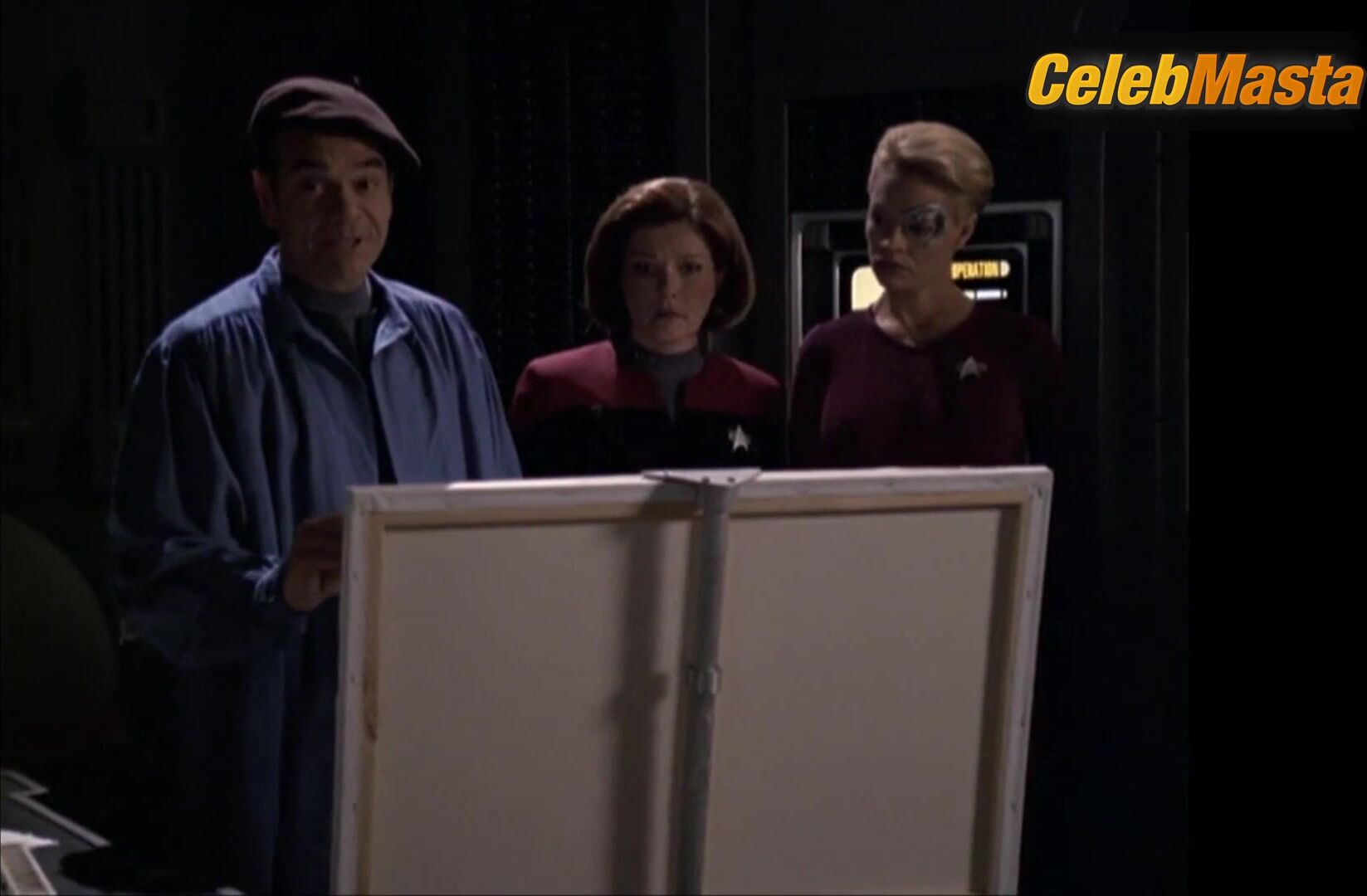 Jeri Ryan Flaunts Body Double Scene In Star Trek - Photo 2 of 5 photo 4