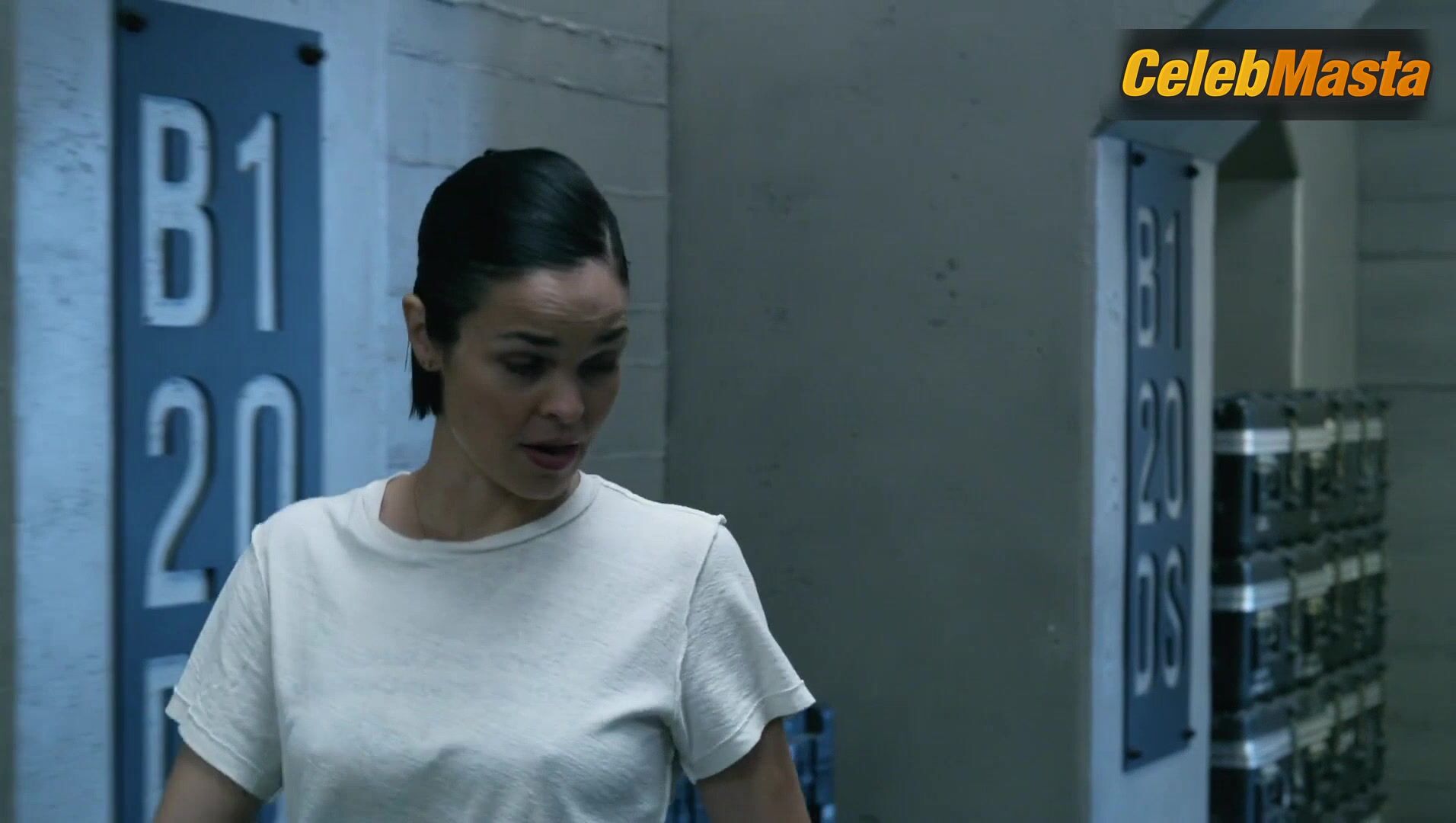 Lina Esco Shows Off Sexy Scene In S.w.a.t. - Photo 5 of 5 photo 1