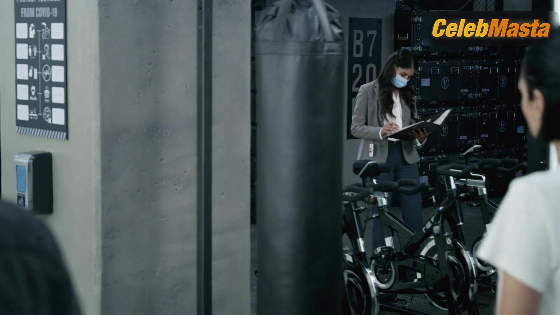 Lina Esco Shows Off Sexy Scene In S.w.a.t. - Photo 5 of 5 photo 2