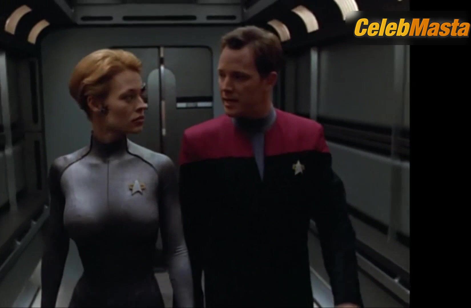 Jeri Ryan Shows Off Sexy Scene In Star Trek Voyager - Photo 5 of 5 photo 1