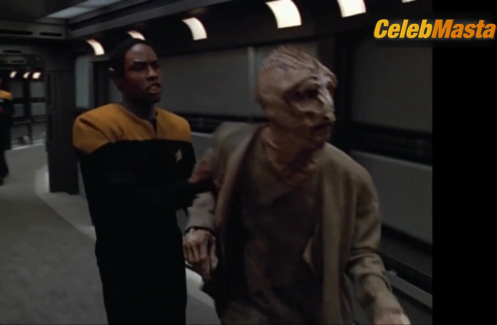 Jeri Ryan Shows Off Sexy Scene In Star Trek Voyager - Photo 5 of 5 photo 2
