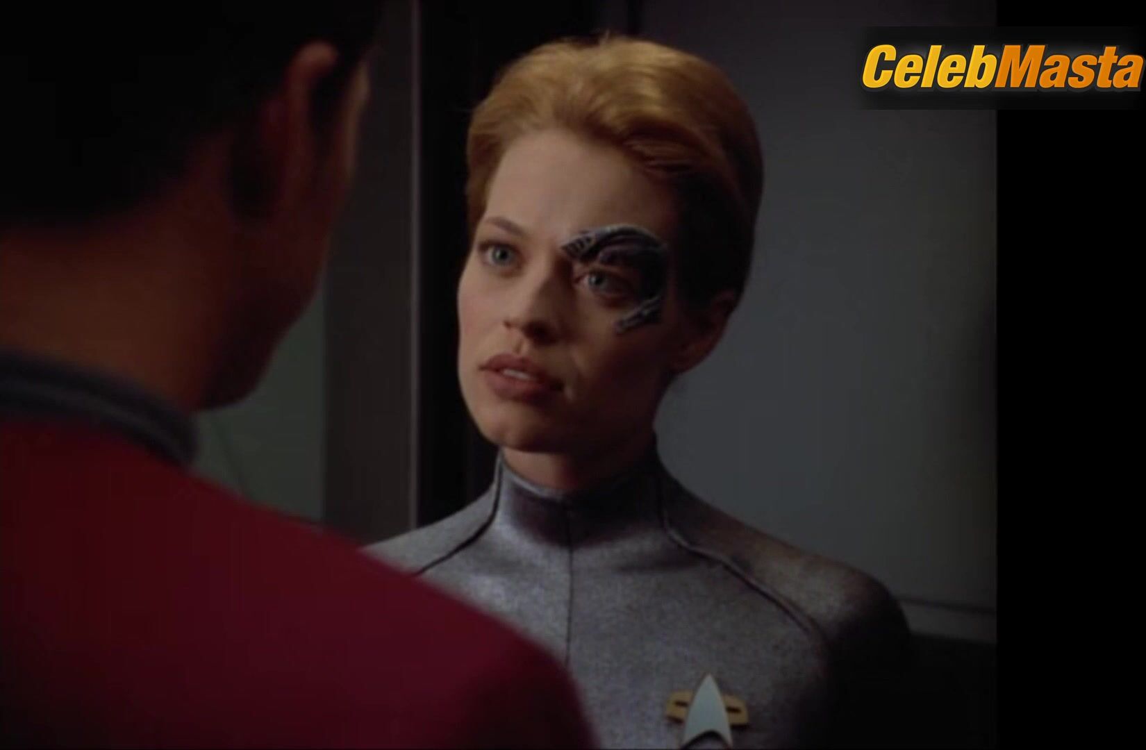 Jeri Ryan Shows Off Sexy Scene In Star Trek Voyager - Photo 5 of 5 photo 4