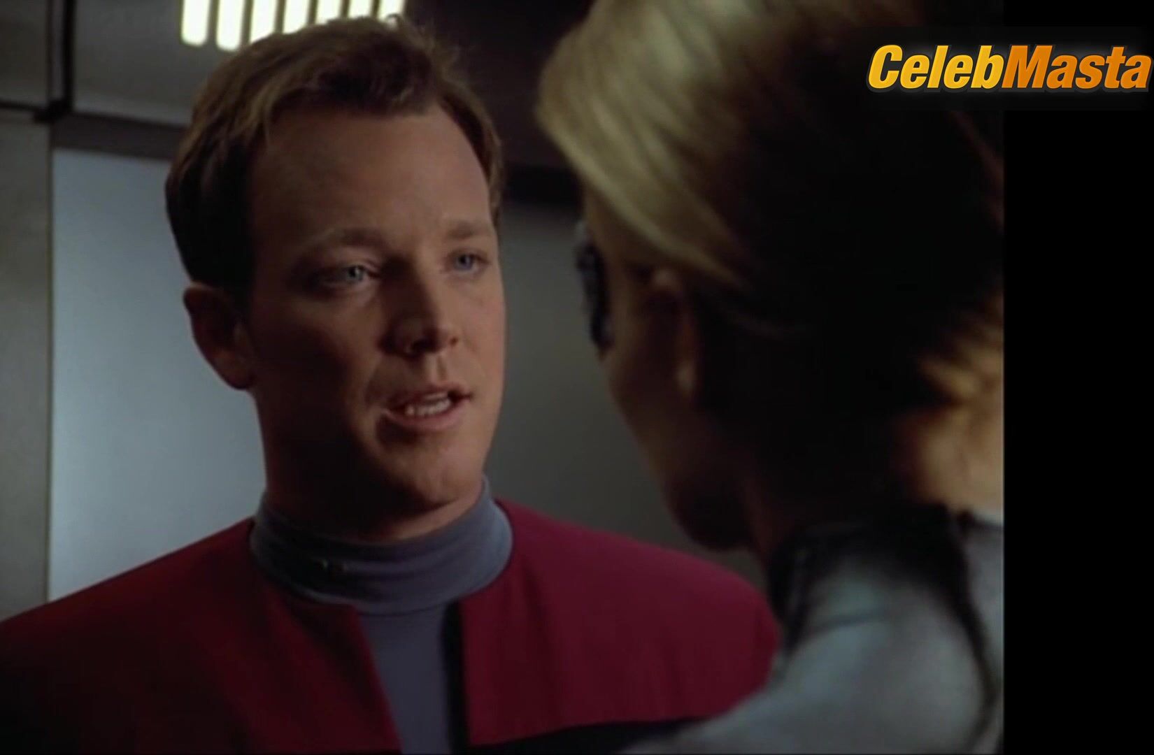 Jeri Ryan Shows Off Sexy Scene In Star Trek Voyager - Photo 5 of 5