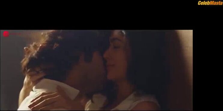 Mrunal Thakur Hot Scene From Jersey - Photo 1 of 5 photo 4