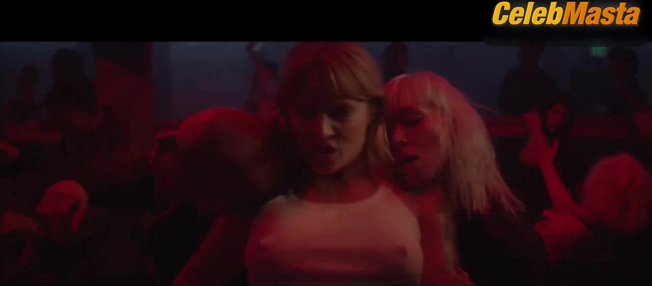 Lina Esco Tove Lo And ’s Lesbian Scene From - Photo 1 of 5 photo 2