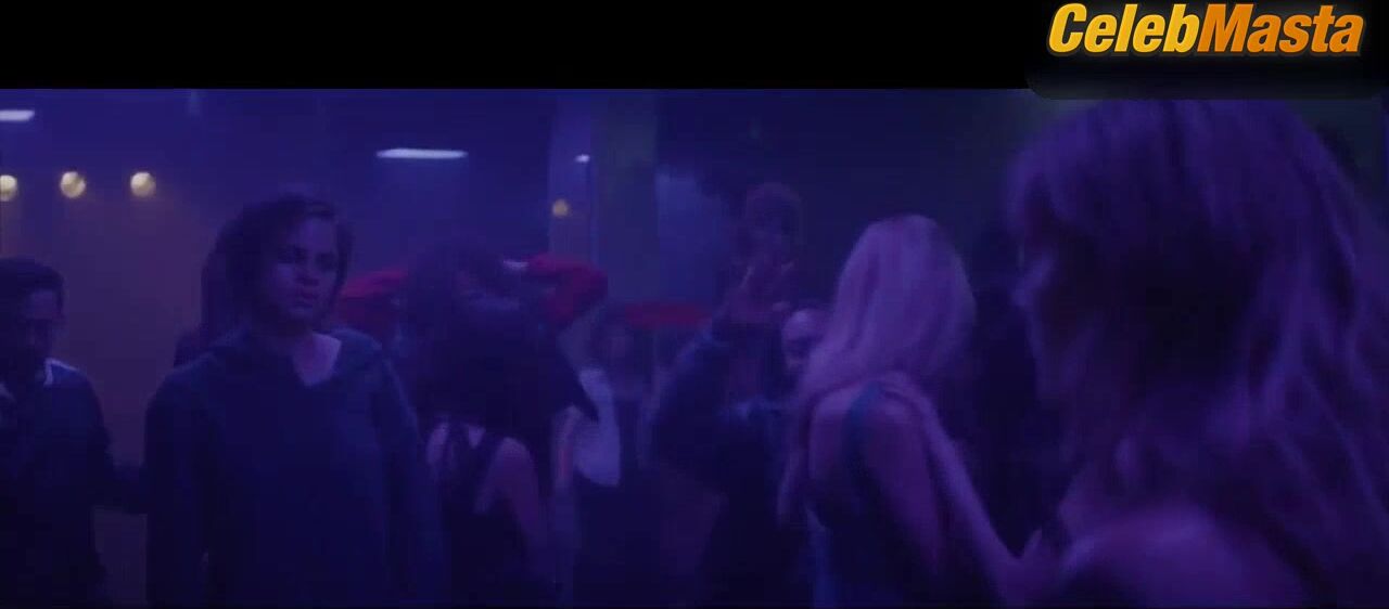Lina Esco Tove Lo And ’s Lesbian Scene From - Photo 1 of 5 photo 4