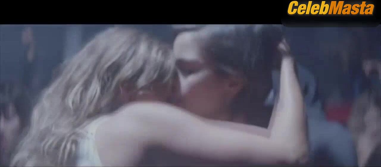 Lina Esco Tove Lo And ’s Lesbian Scene From - Photo 1 of 5 photo 5
