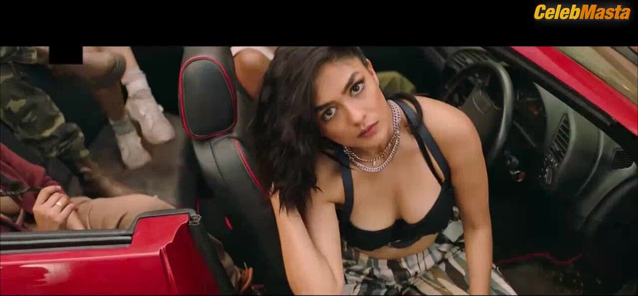 Mrunal Thakur Boobs, Swimsuit Scene In Showing Big Tits - Photo 2 of 5