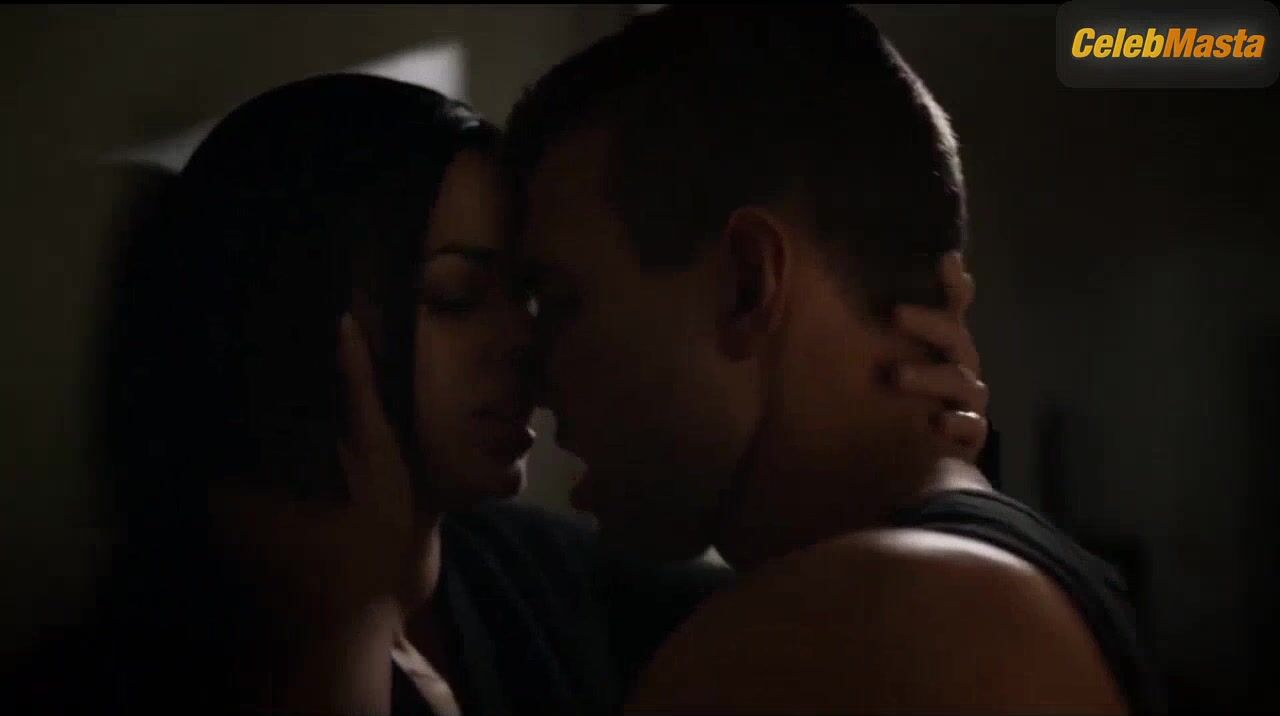 Lina Esco ’s Sexy Scene From S.w.a.t. - Photo 2 of 5