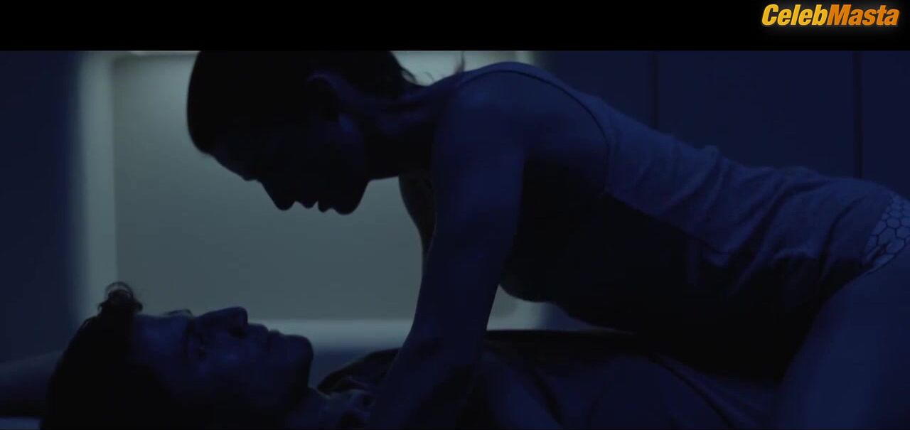 Clara Lago Sexy Scene From Orbita 9 - Photo 1 of 5 photo 4